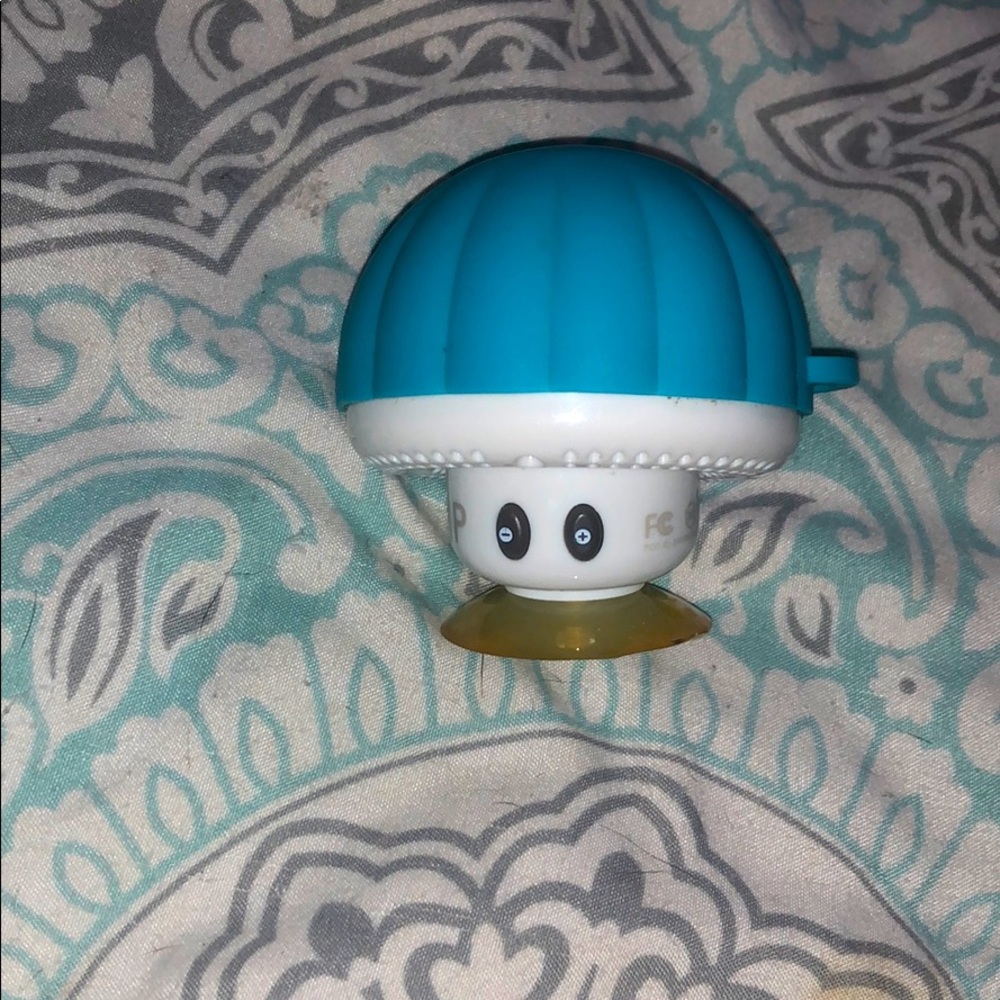 Water proof bluetooth speaker